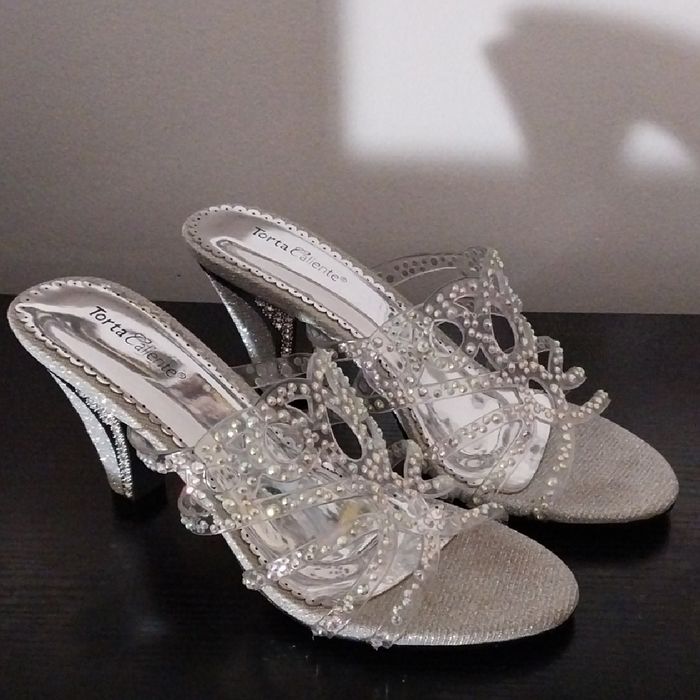 Silver High Heels with Intricate Lace Design and Stiletto Heel